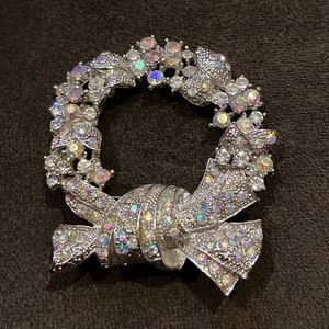 Gorgeous Crystal Wreath Brooch